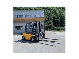 Elévateur thermique de 6 tonnes en location chez Valroc SA dans la Broye