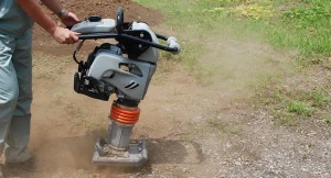 Pilonneuse, sauteuse, dame de compactage Mikasa en location chez Valroc SA dans la Broye